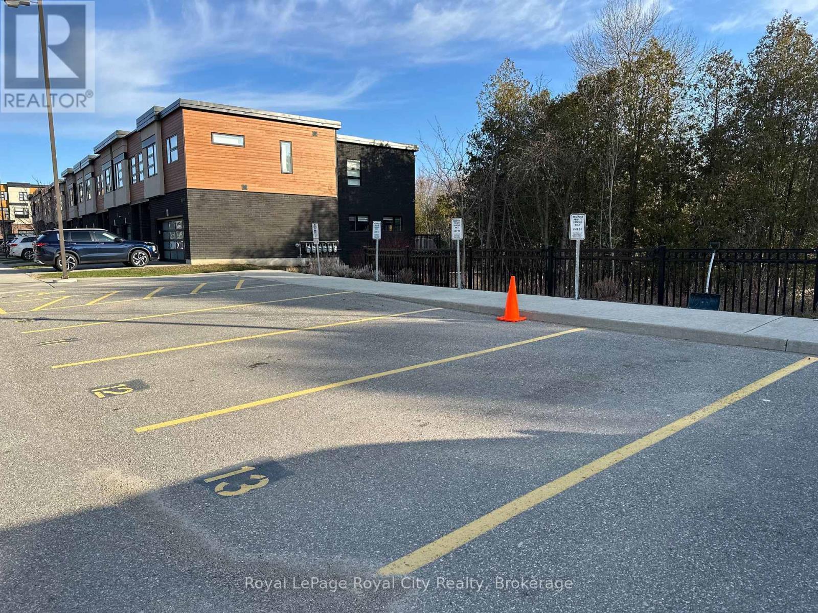 












12 - 60 ARKELL ROAD

,
Guelph (Kortright East),




Ontario
N1L1G8

