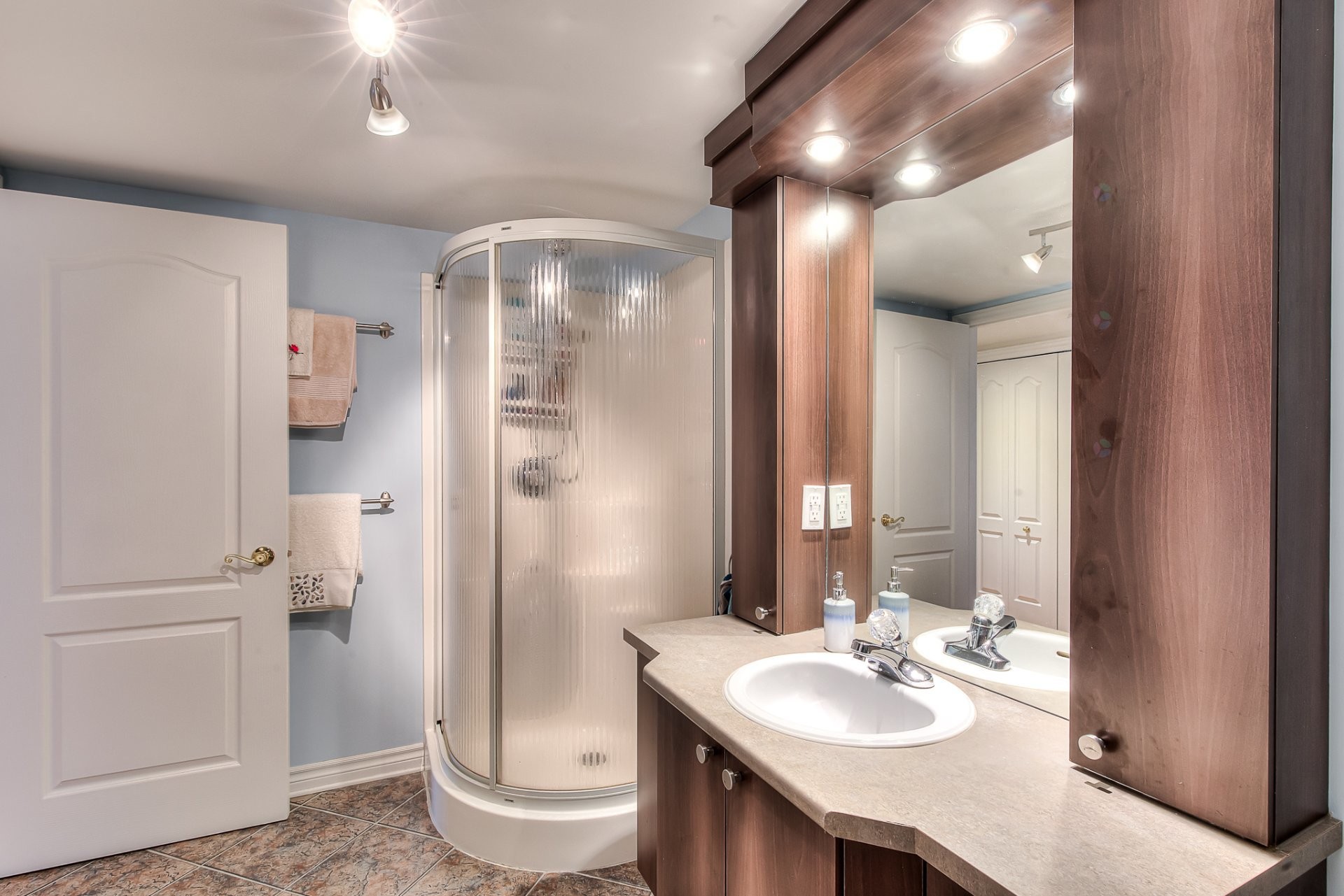 









4751


Rue Joseph-A.-Rodier

, 603,
Montréal (Mercier/Hochelaga-Maisonneuve),




QC
H1K5G9

