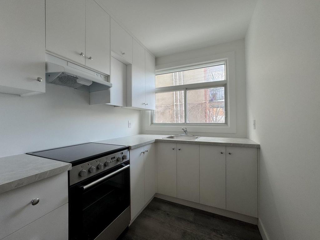 









7795


Av. Casgrain

, 205,
Villeray/Saint-Michel/Parc-Extension (Montréal),




QC
H2R1Z2


