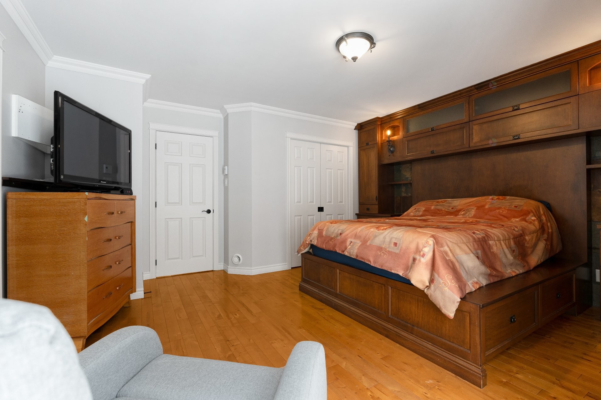 









1545


Rue de la Vallée-des-Murmures

,
Sherbrooke (Lennoxville),




QC
J1M0B5

