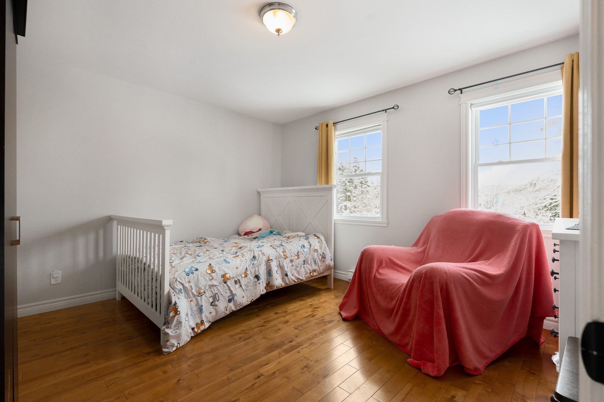 









1545


Rue de la Vallée-des-Murmures

,
Sherbrooke (Lennoxville),




QC
J1M0B5

