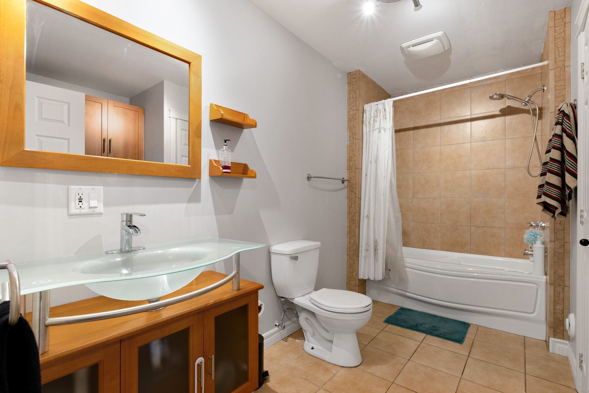 









1545


Rue de la Vallée-des-Murmures

,
Sherbrooke (Lennoxville),




QC
J1M0B5

