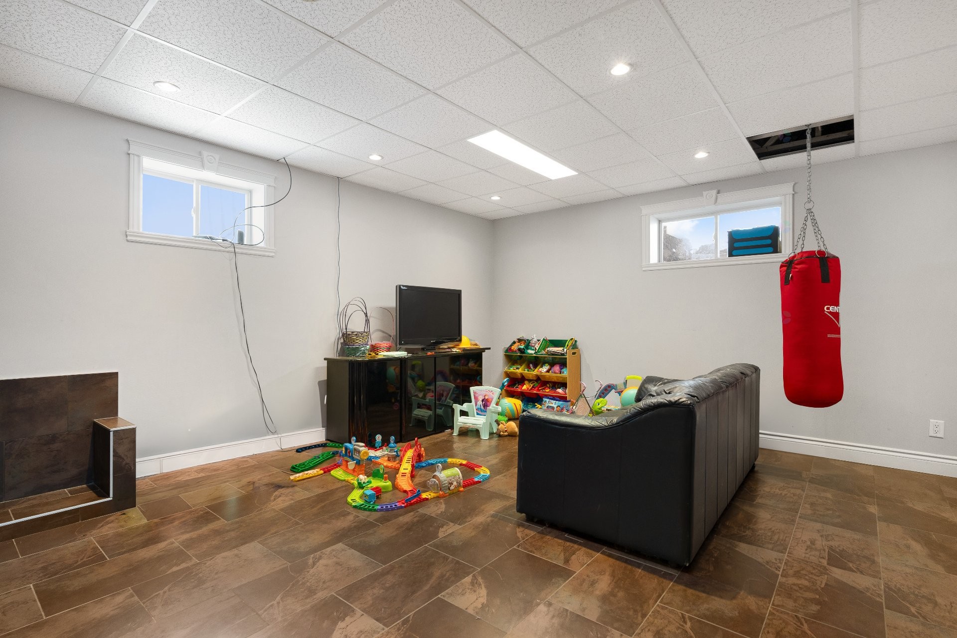









1545


Rue de la Vallée-des-Murmures

,
Sherbrooke (Lennoxville),




QC
J1M0B5

