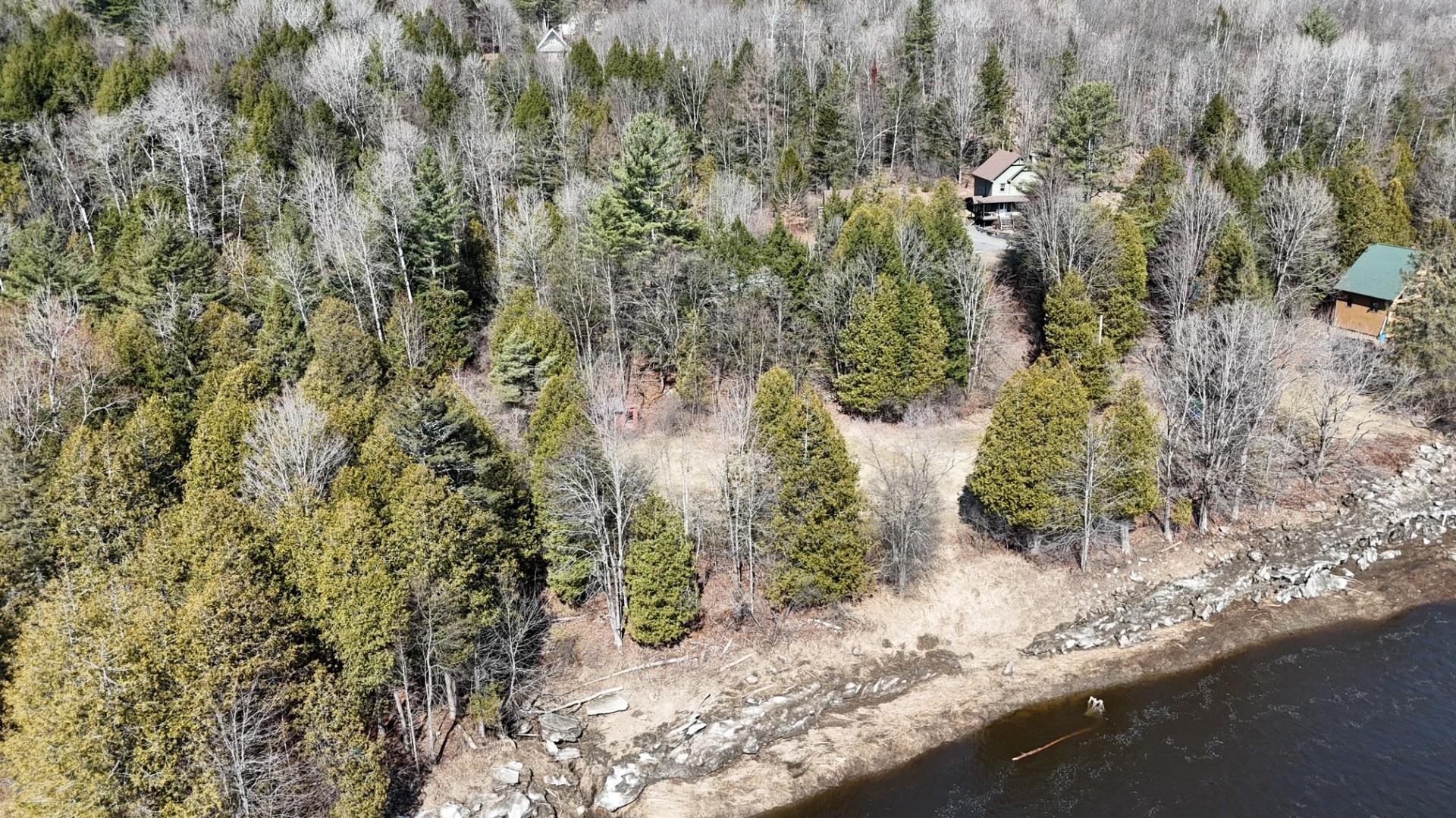 









1545


Rue de la Vallée-des-Murmures

,
Sherbrooke (Lennoxville),




QC
J1M0B5


