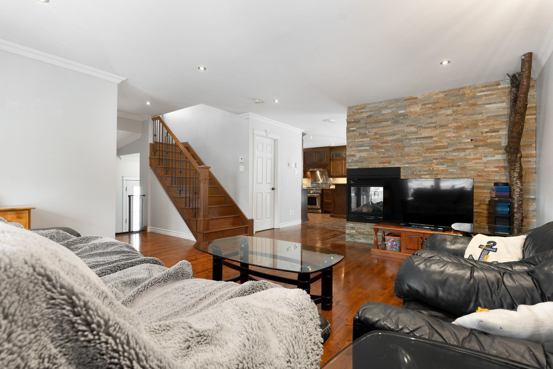 









1545


Rue de la Vallée-des-Murmures

,
Sherbrooke (Lennoxville),




QC
J1M0B5

