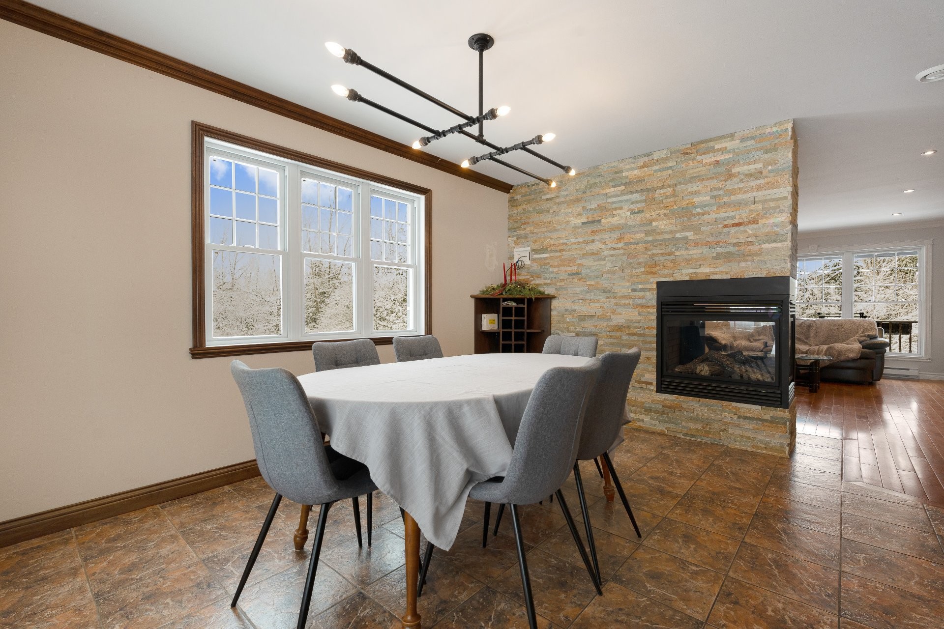 









1545


Rue de la Vallée-des-Murmures

,
Sherbrooke (Lennoxville),




QC
J1M0B5

