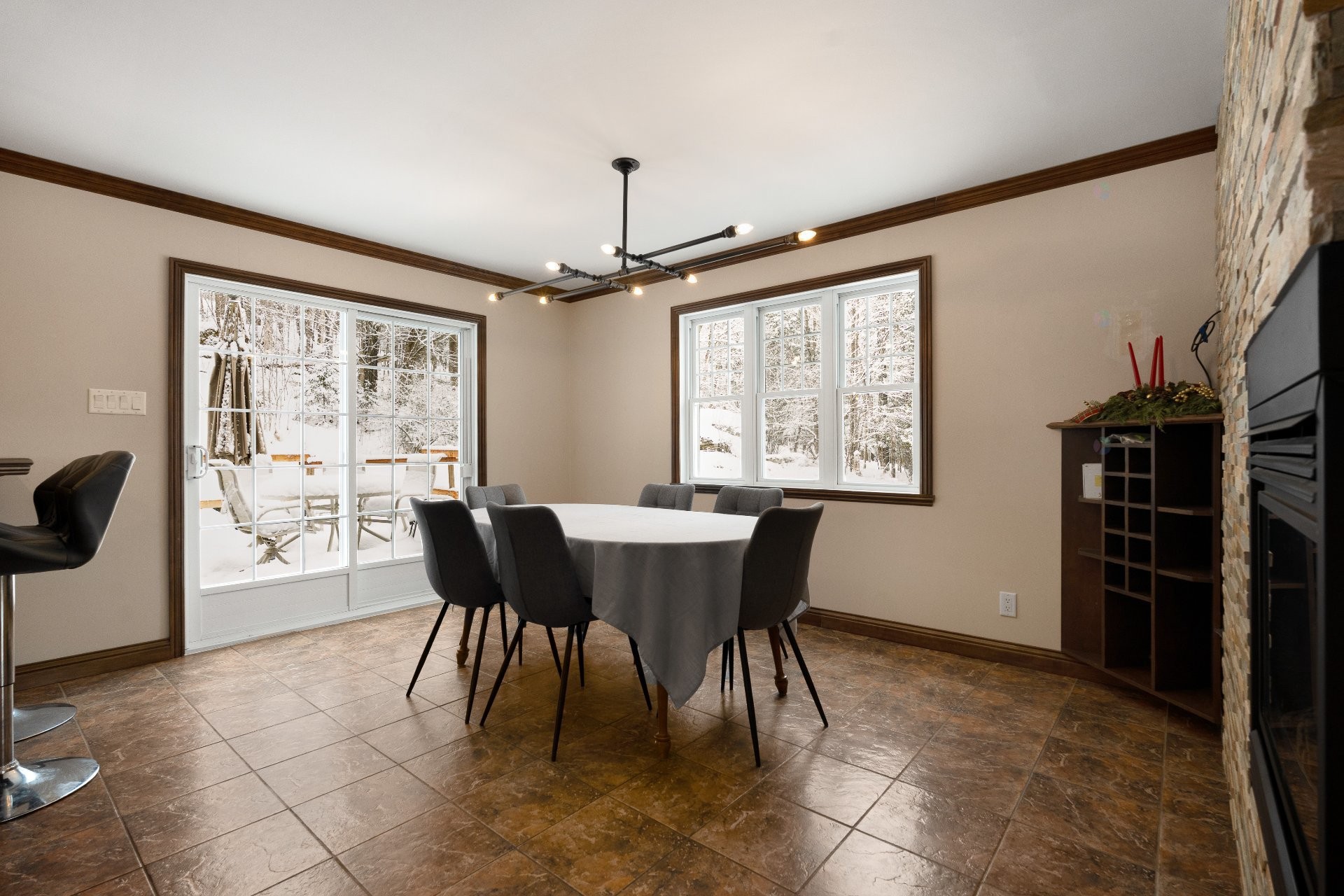 









1545


Rue de la Vallée-des-Murmures

,
Sherbrooke (Lennoxville),




QC
J1M0B5

