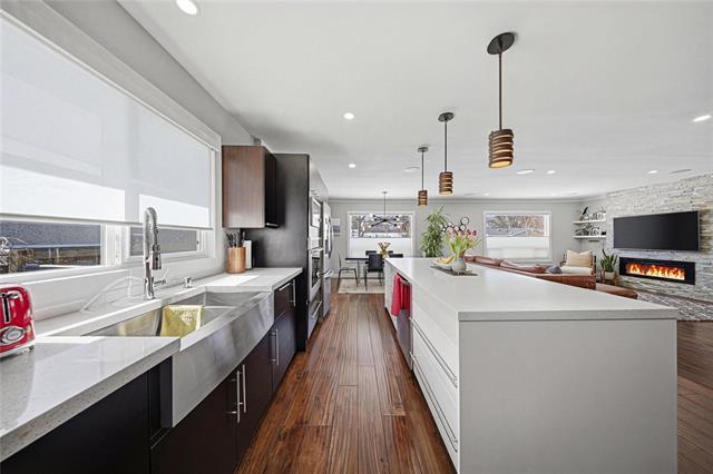 









696


Ash

ST,
Winnipeg,




MB
R3N 0R6

