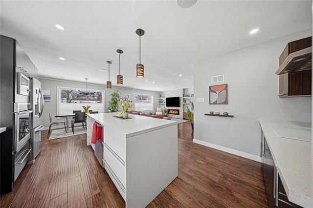 









696


Ash

ST,
Winnipeg,




MB
R3N 0R6

