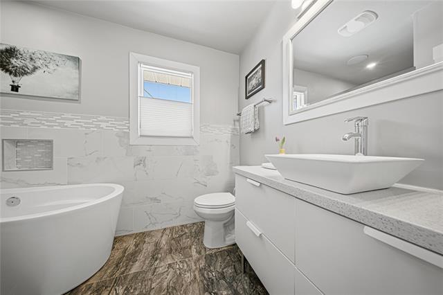 









696


Ash

ST,
Winnipeg,




MB
R3N 0R6

