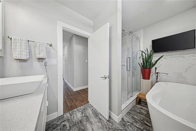 









696


Ash

ST,
Winnipeg,




MB
R3N 0R6

