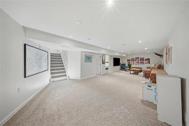 









696


Ash

ST,
Winnipeg,




MB
R3N 0R6

