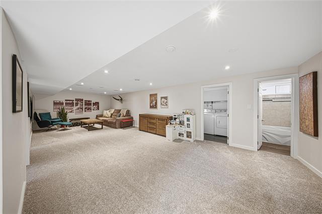 









696


Ash

ST,
Winnipeg,




MB
R3N 0R6

