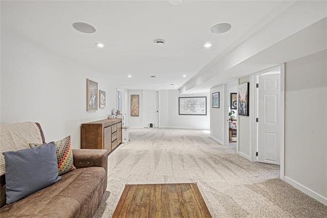 









696


Ash

ST,
Winnipeg,




MB
R3N 0R6

