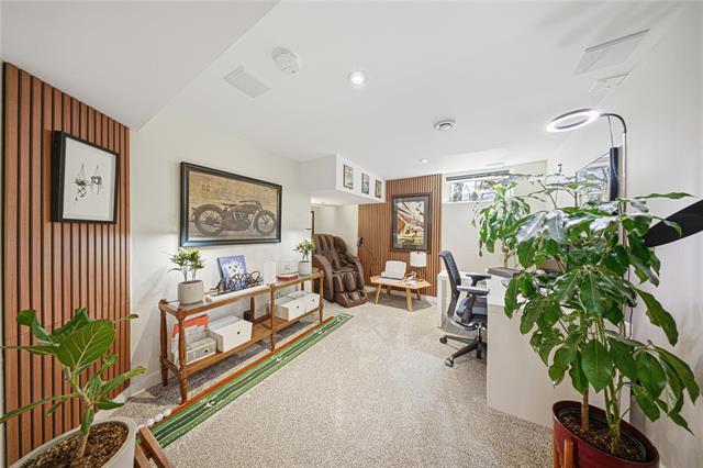 









696


Ash

ST,
Winnipeg,




MB
R3N 0R6

