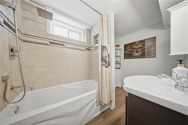 









696


Ash

ST,
Winnipeg,




MB
R3N 0R6

