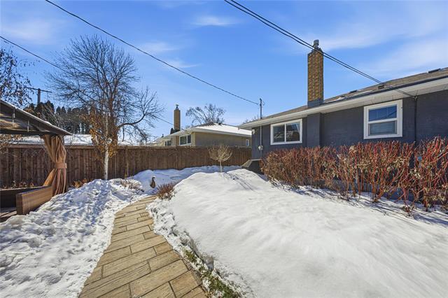 









696


Ash

ST,
Winnipeg,




MB
R3N 0R6

