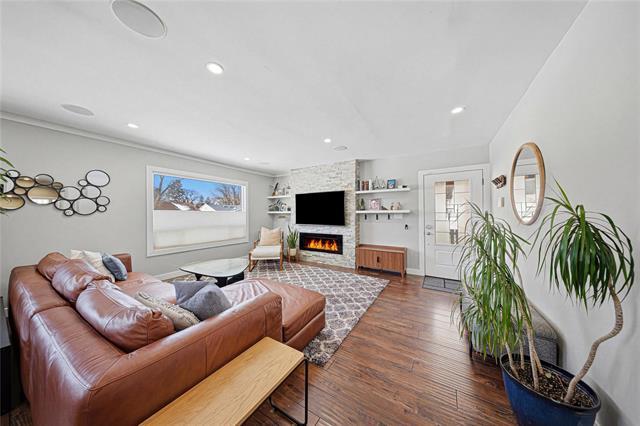 









696


Ash

ST,
Winnipeg,




MB
R3N 0R6

