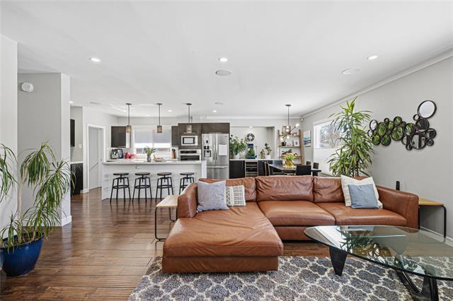 









696


Ash

ST,
Winnipeg,




MB
R3N 0R6

