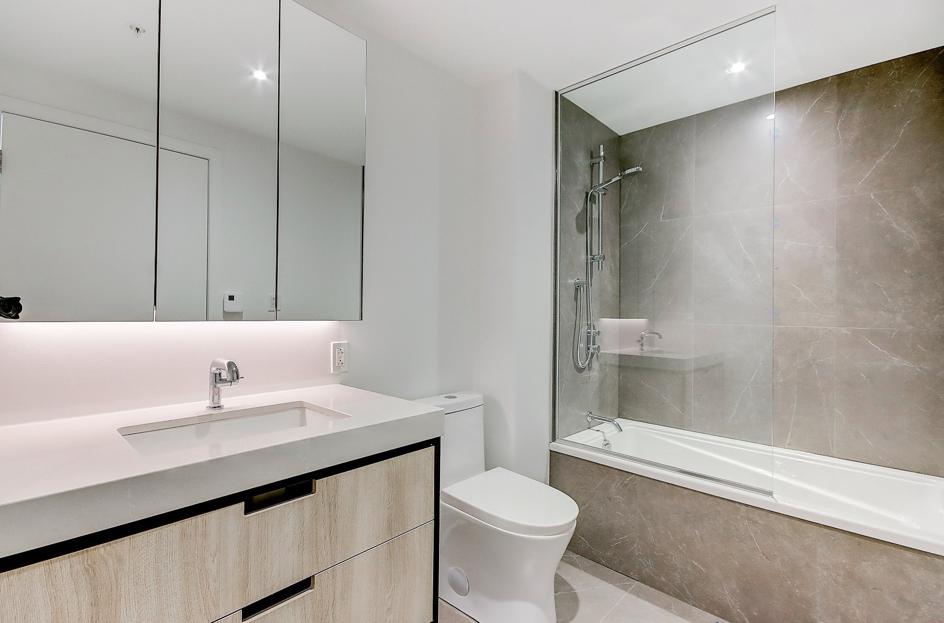 









200


Rue Marie-Charles-Le Moyne

, 401,
Longueuil (Le Vieux-Longueuil),




QC
J4K8C2

