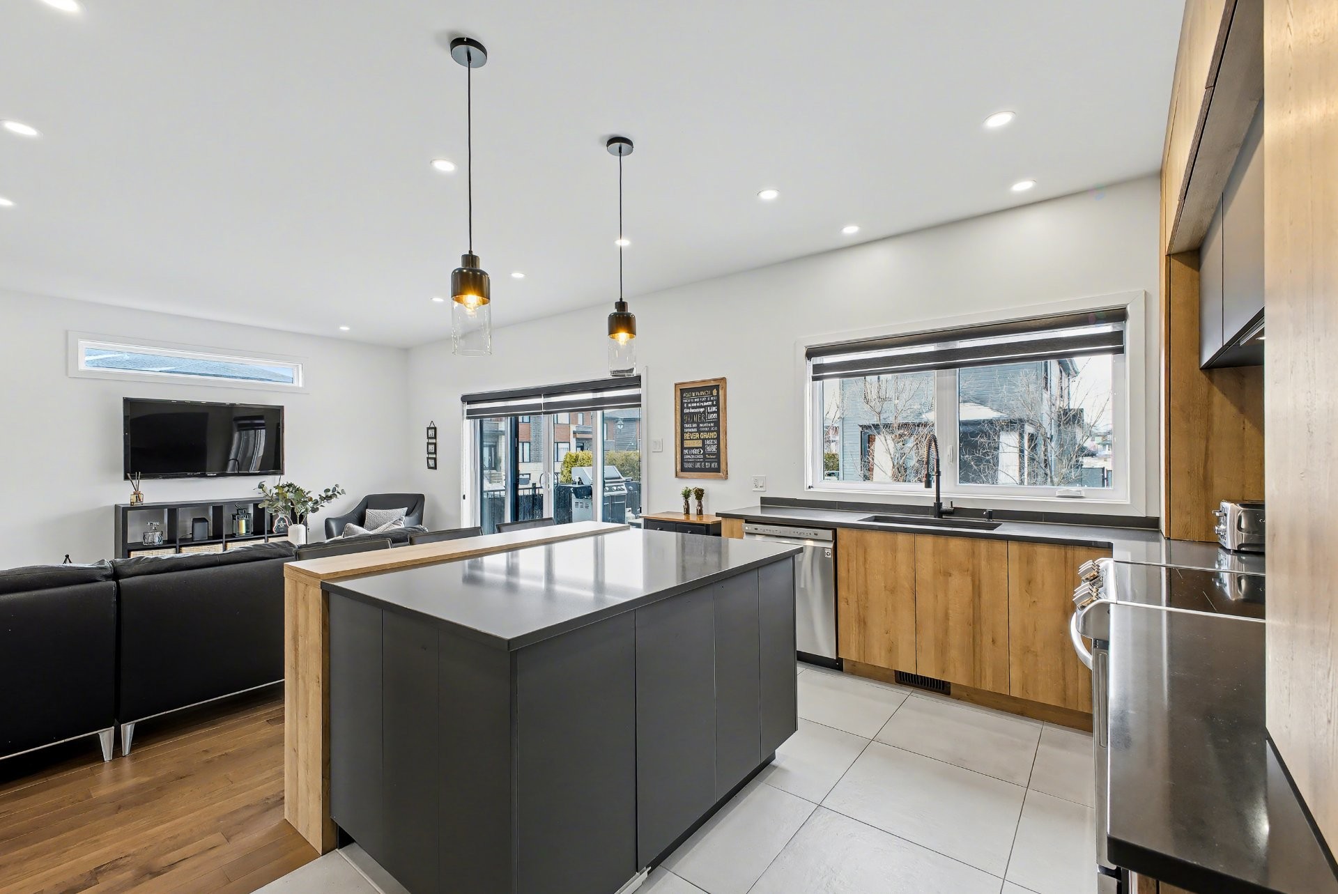 









3488Z

 - 3490Z


Rue Charlotte-Dubuc

,
Carignan,




QC
J3L7J6

