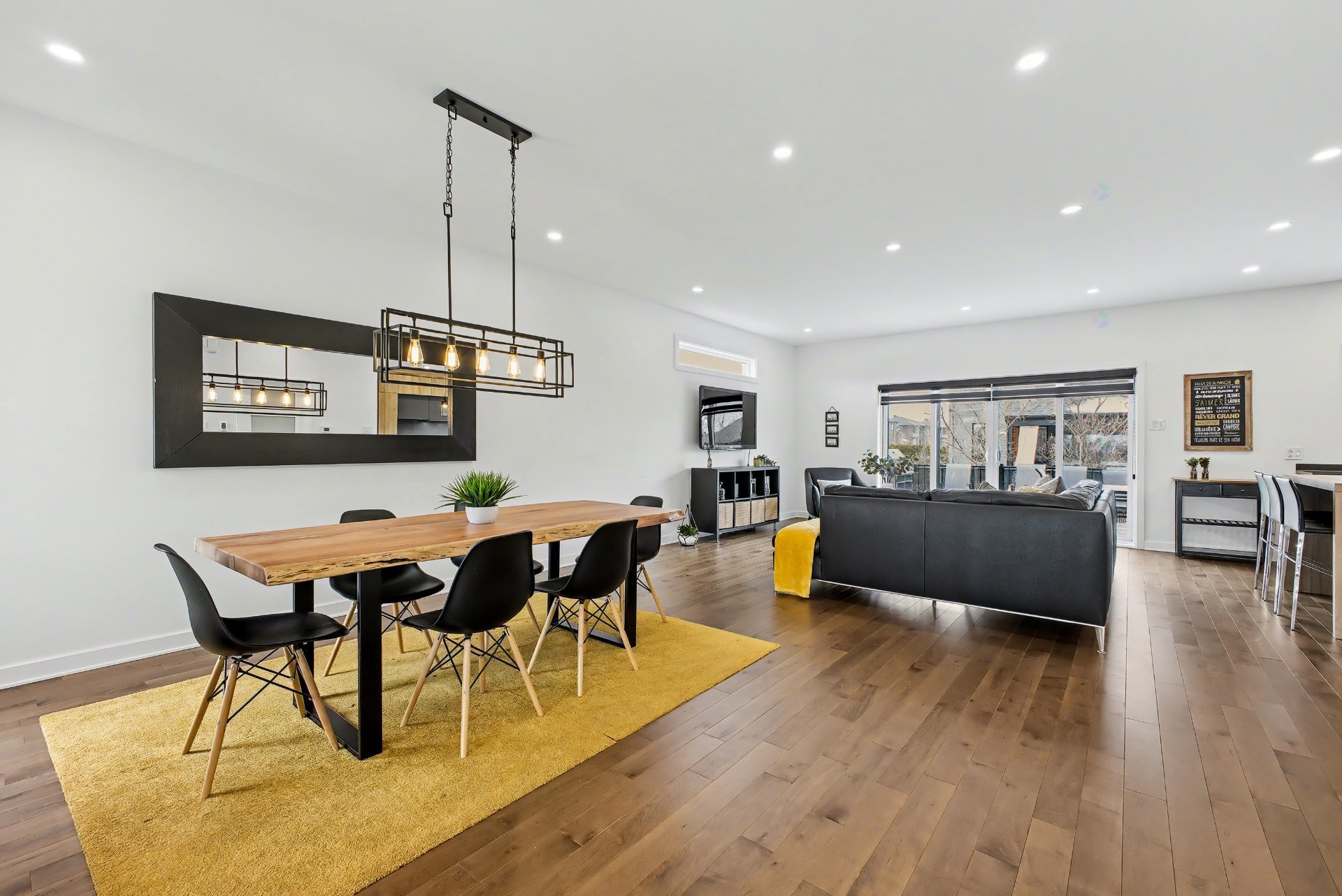 









3488Z

 - 3490Z


Rue Charlotte-Dubuc

,
Carignan,




QC
J3L7J6

