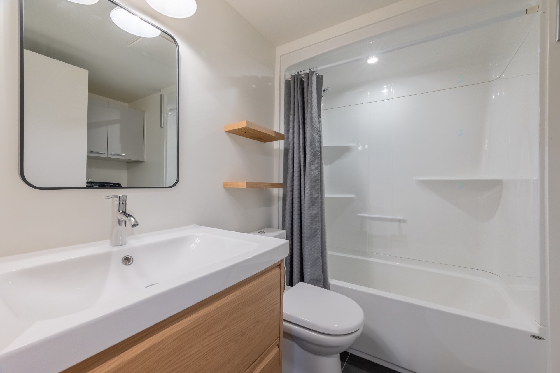









1753


Rue Kirouac

, 8,
Longueuil (Le Vieux-Longueuil),




QC
J4G1T1

