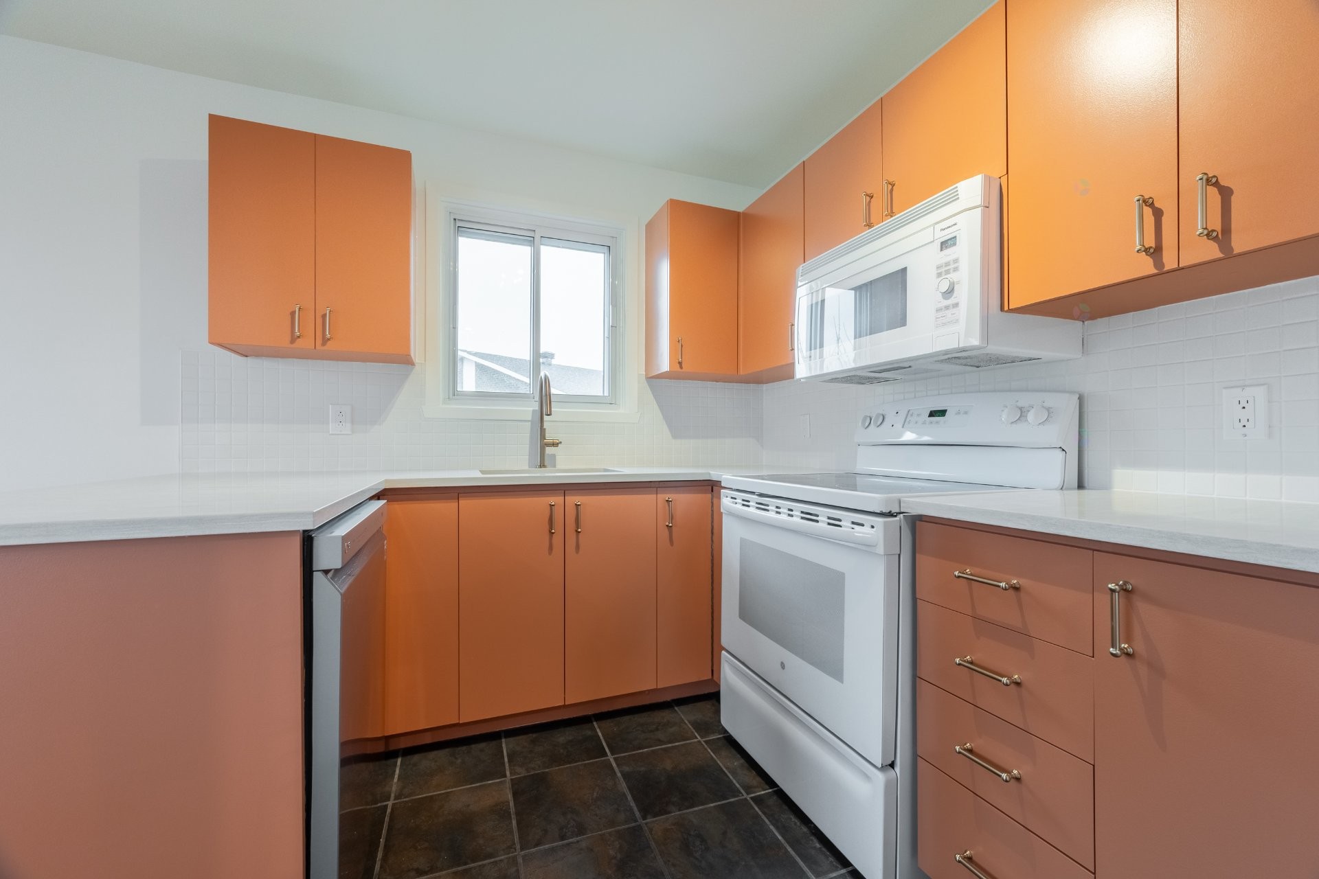 









1753


Rue Kirouac

, 8,
Longueuil (Le Vieux-Longueuil),




QC
J4G1T1

