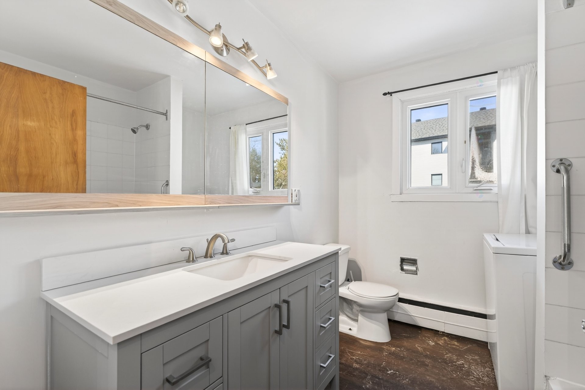 









40


Rue Vaudry

,
Sherbrooke (Lennoxville),




QC
J1M1B3

