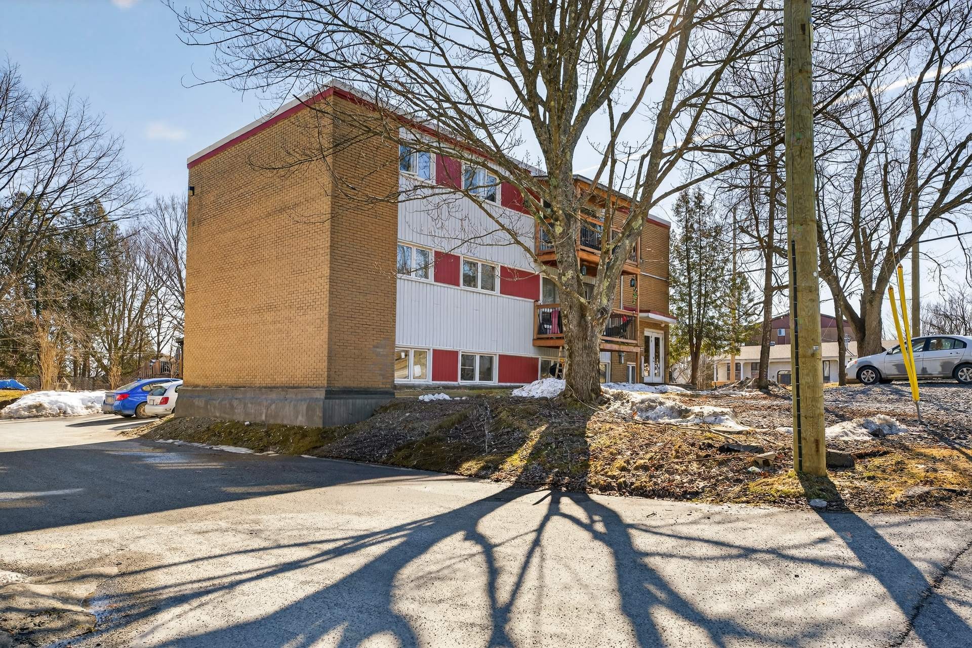 









40


Rue Vaudry

,
Sherbrooke (Lennoxville),




QC
J1M1B3

