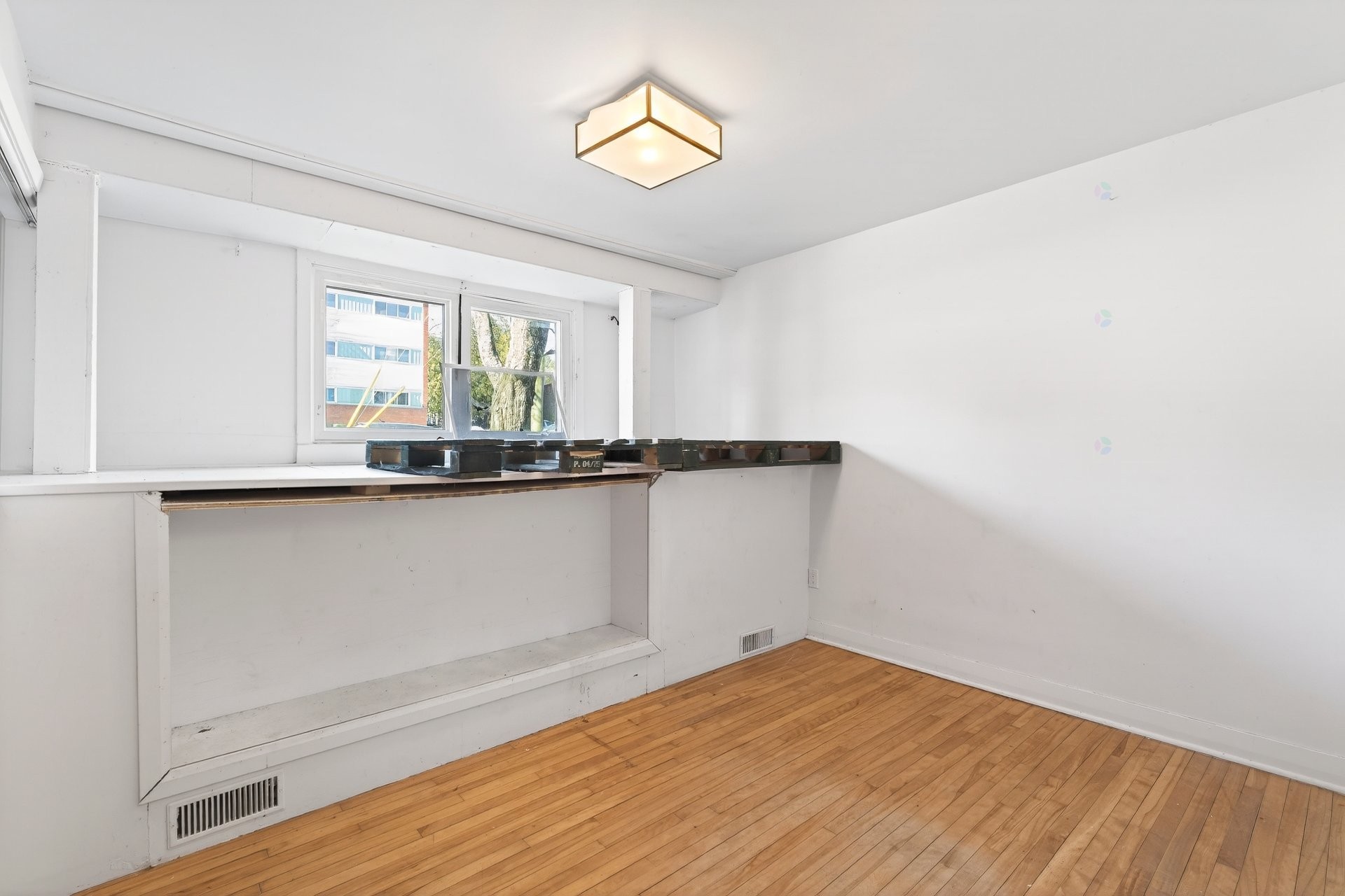 









40


Rue Vaudry

,
Sherbrooke (Lennoxville),




QC
J1M1B3

