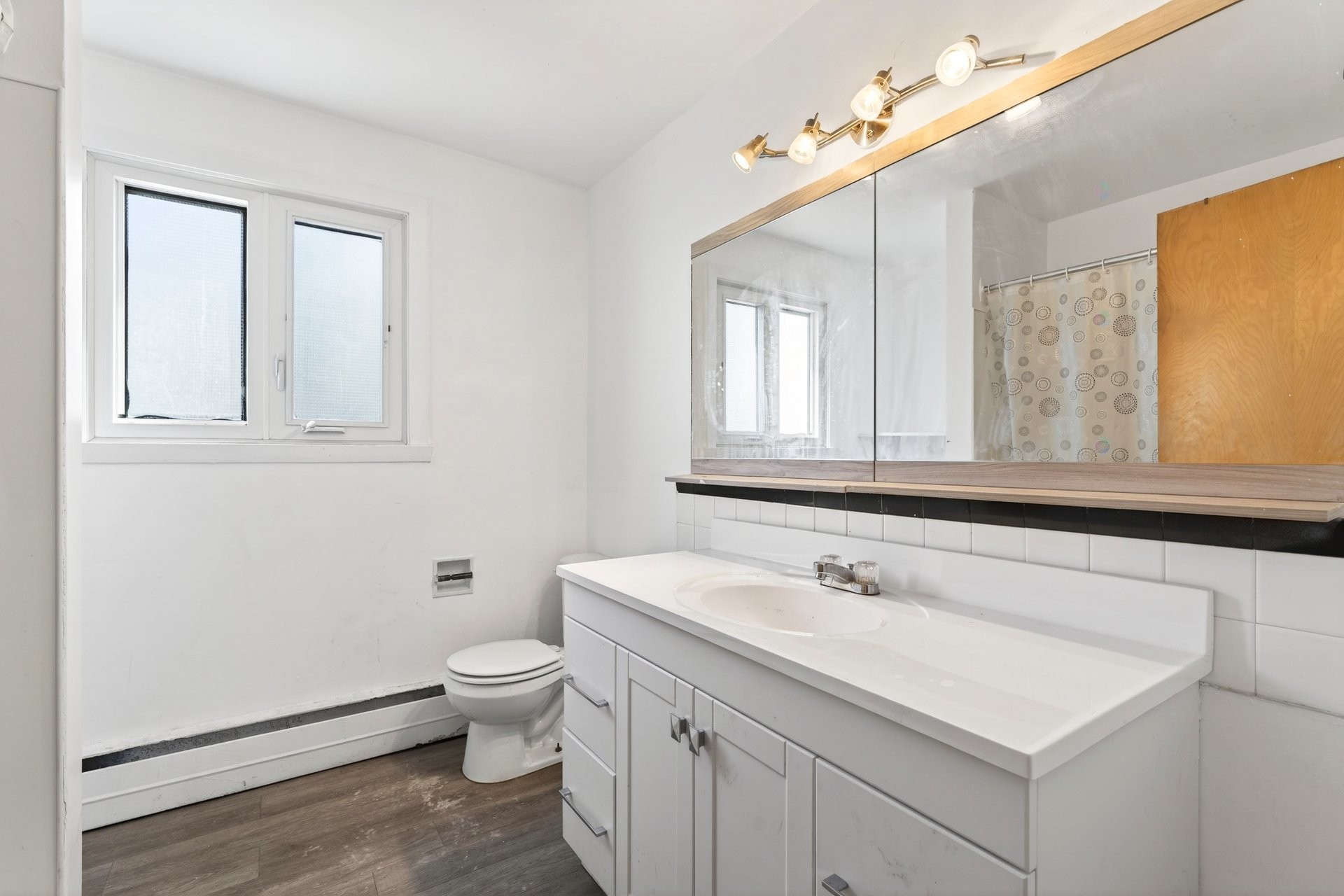 









40


Rue Vaudry

,
Sherbrooke (Lennoxville),




QC
J1M1B3

