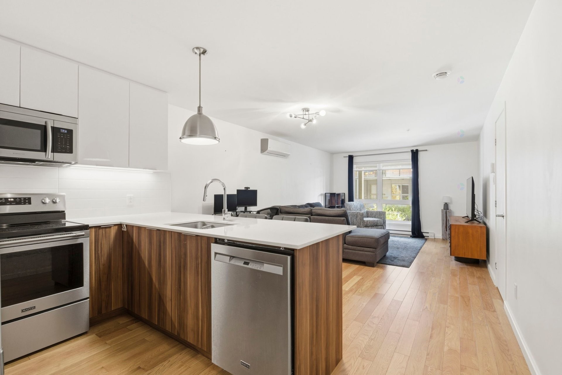 









564


Rue Nicolet

,
Montréal (Mercier/Hochelaga-Maisonneuve),




QC
H1W0C2

