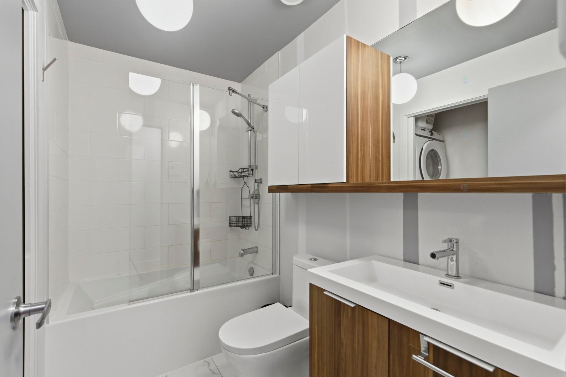 









564


Rue Nicolet

,
Montréal (Mercier/Hochelaga-Maisonneuve),




QC
H1W0C2

