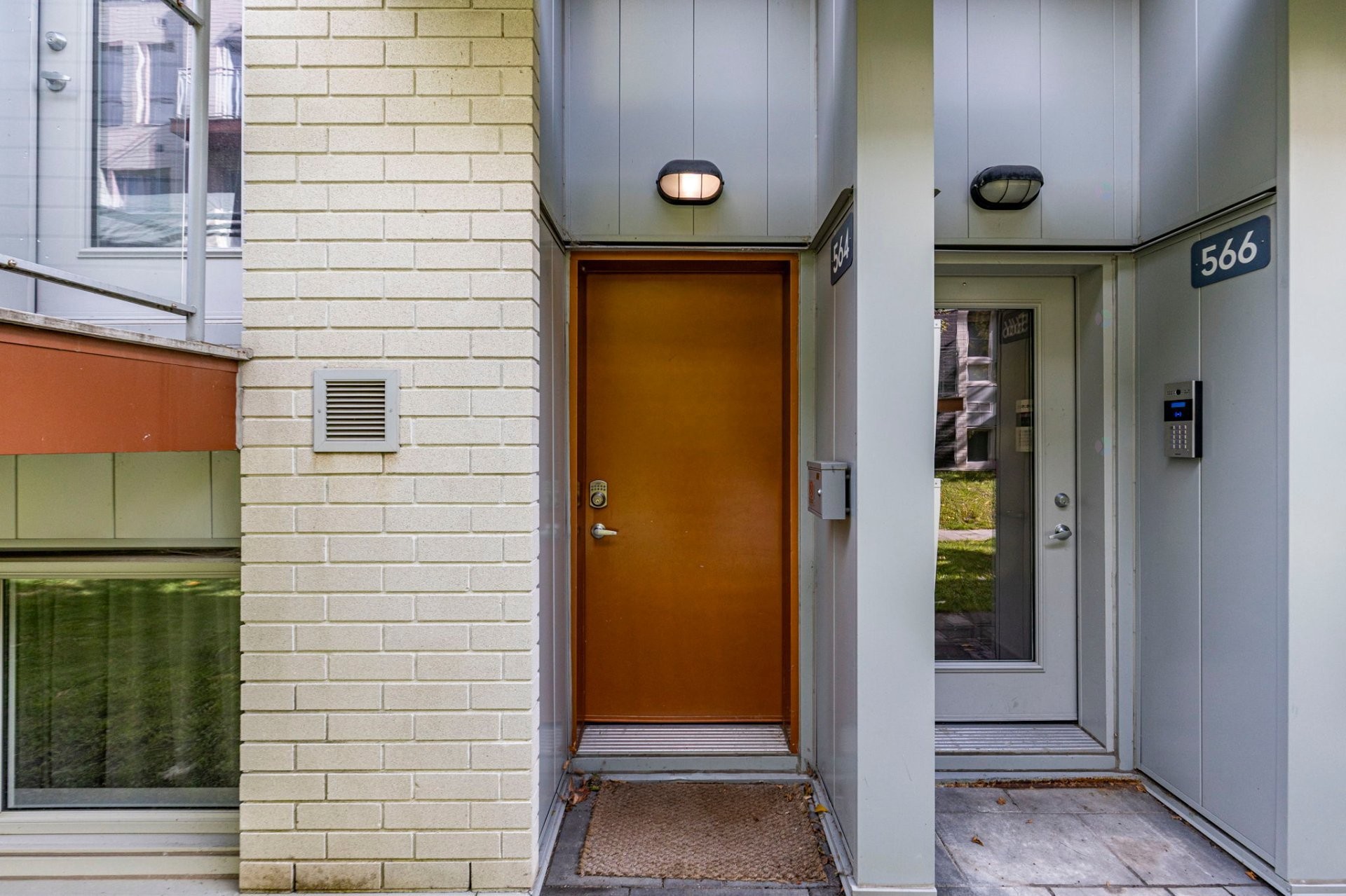 









564


Rue Nicolet

,
Montréal (Mercier/Hochelaga-Maisonneuve),




QC
H1W0C2

