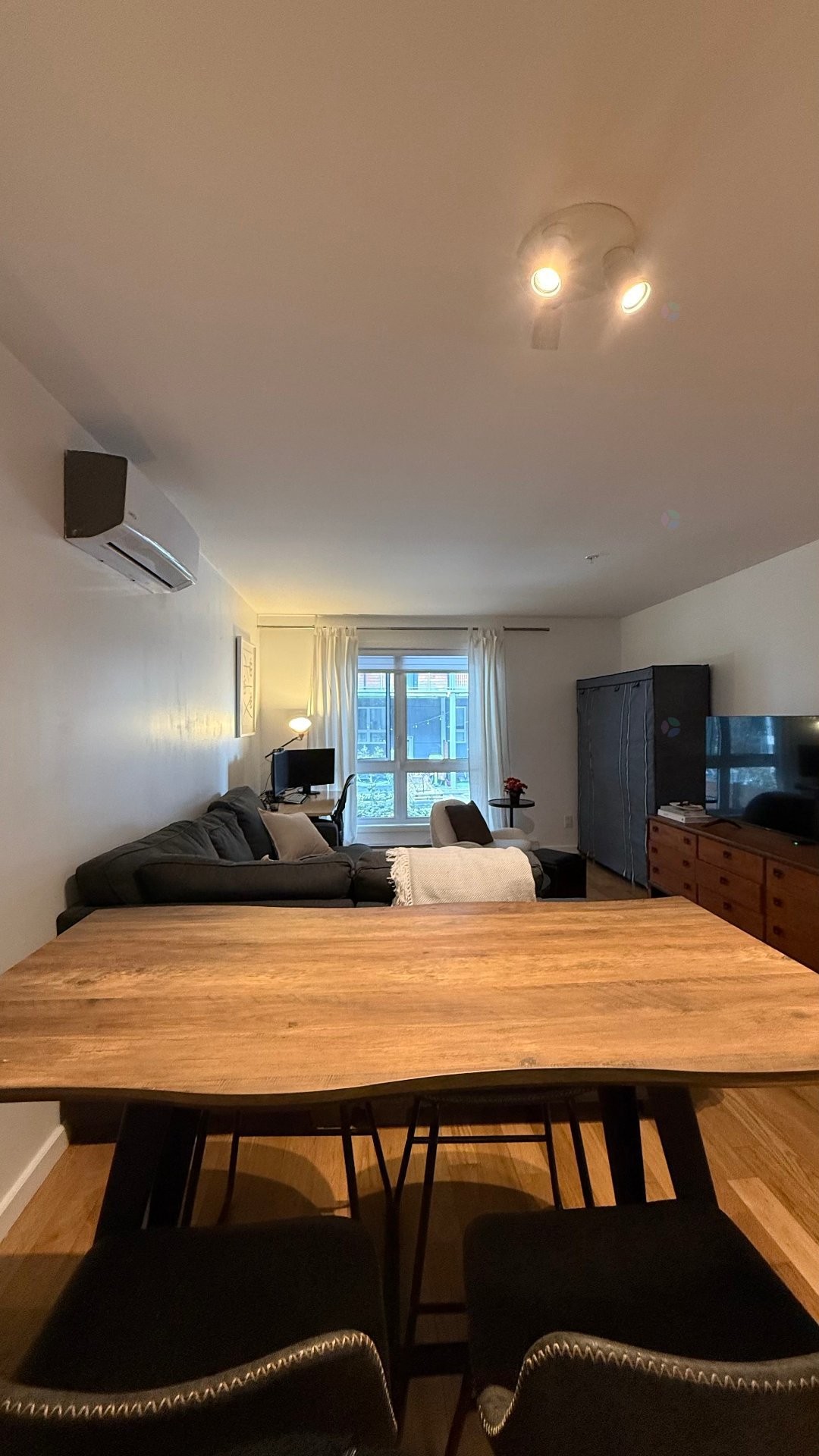 









564


Rue Nicolet

,
Montréal (Mercier/Hochelaga-Maisonneuve),




QC
H1W0C2

