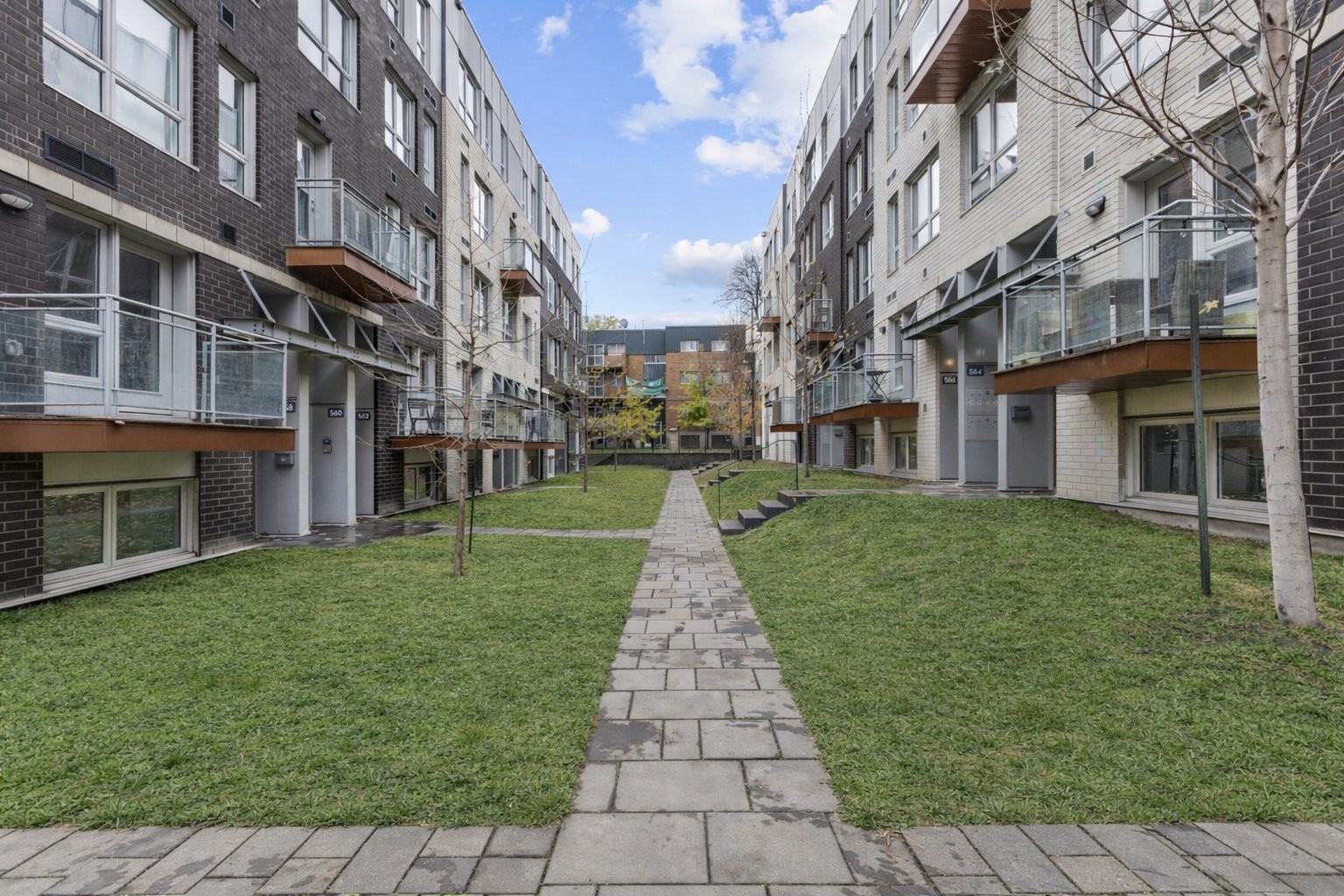 









564


Rue Nicolet

,
Montréal (Mercier/Hochelaga-Maisonneuve),




QC
H1W0C2

