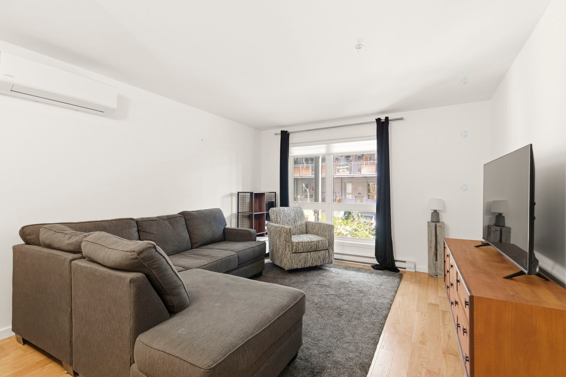 









564


Rue Nicolet

,
Montréal (Mercier/Hochelaga-Maisonneuve),




QC
H1W0C2

