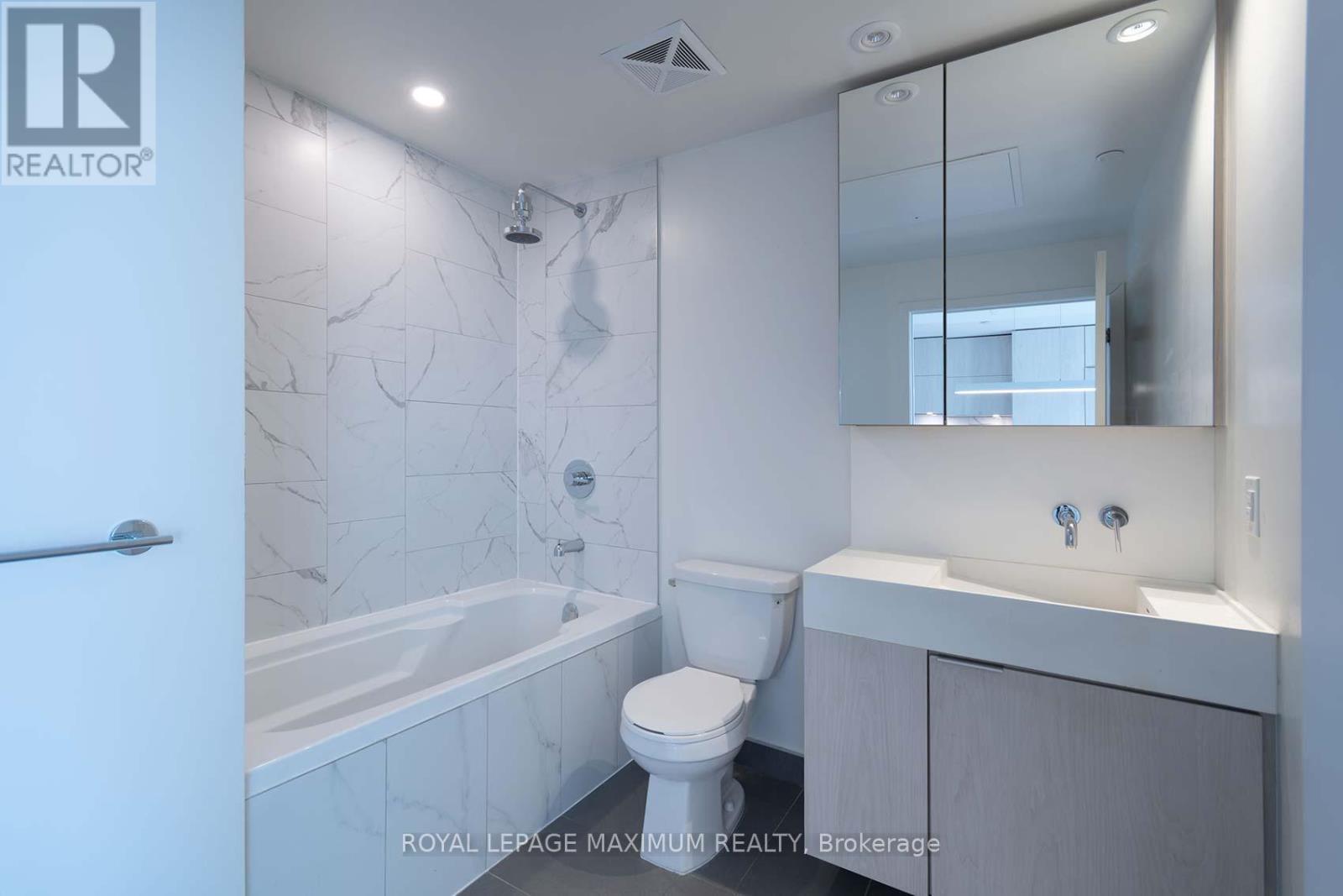 












2901 - 20 RICHARDSON STREET

,
Toronto,




Ontario
M5A0S6

