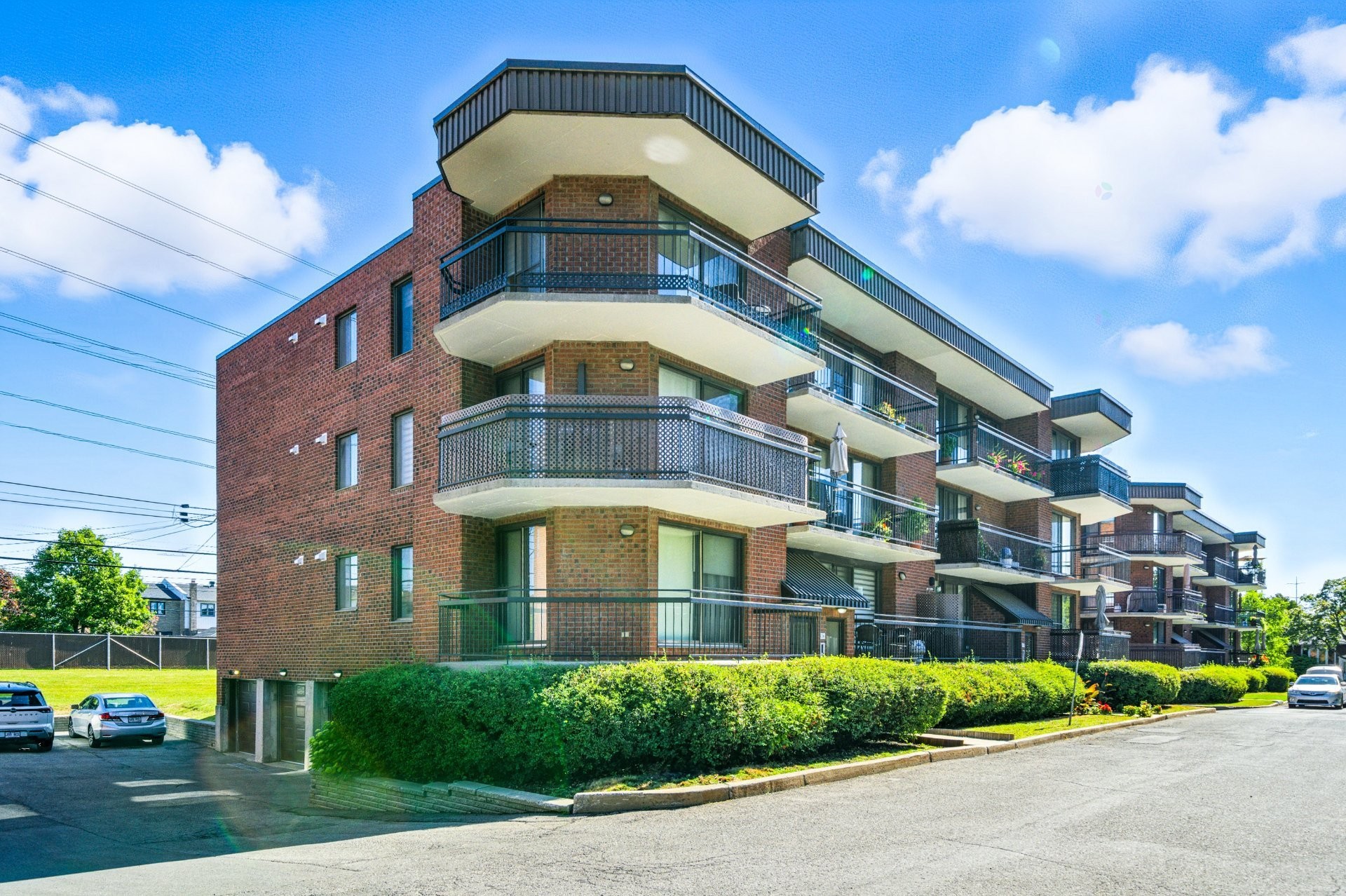 









7241


Av. de l'Alsace

, 102,
Montréal (Anjou),




QC
H1J2K5

