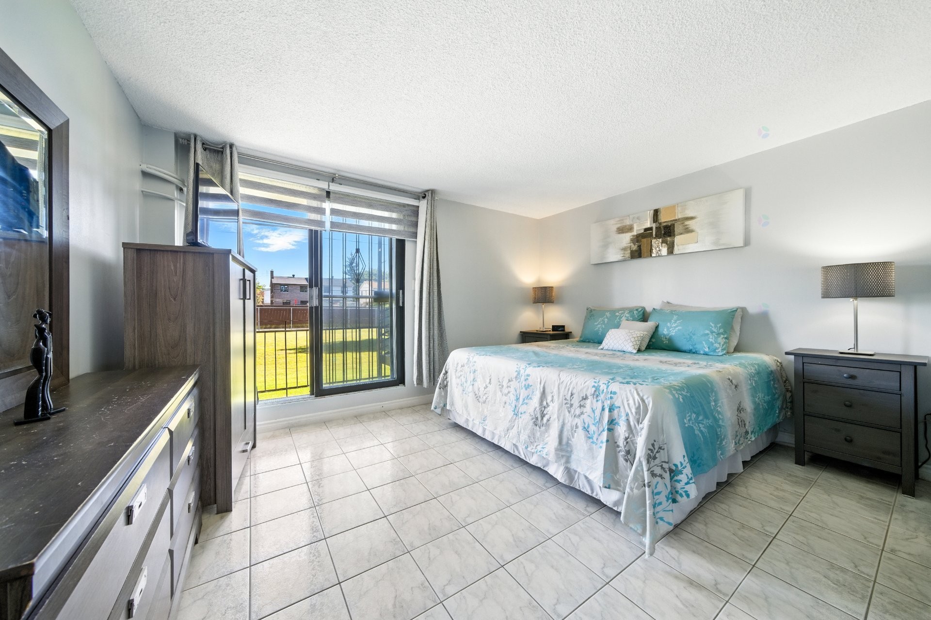 









7241


Av. de l'Alsace

, 102,
Montréal (Anjou),




QC
H1J2K5

