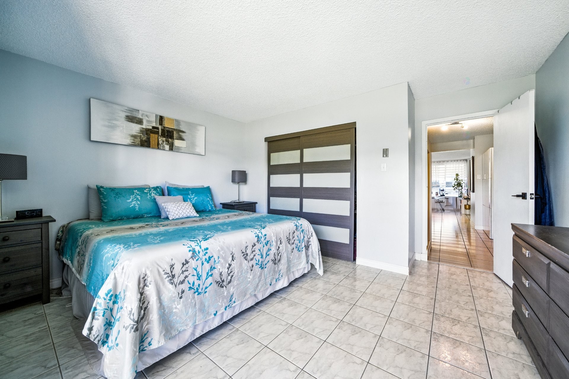 









7241


Av. de l'Alsace

, 102,
Montréal (Anjou),




QC
H1J2K5

