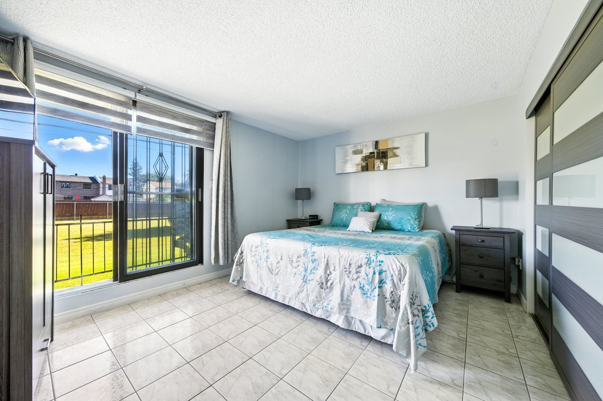









7241


Av. de l'Alsace

, 102,
Montréal (Anjou),




QC
H1J2K5

