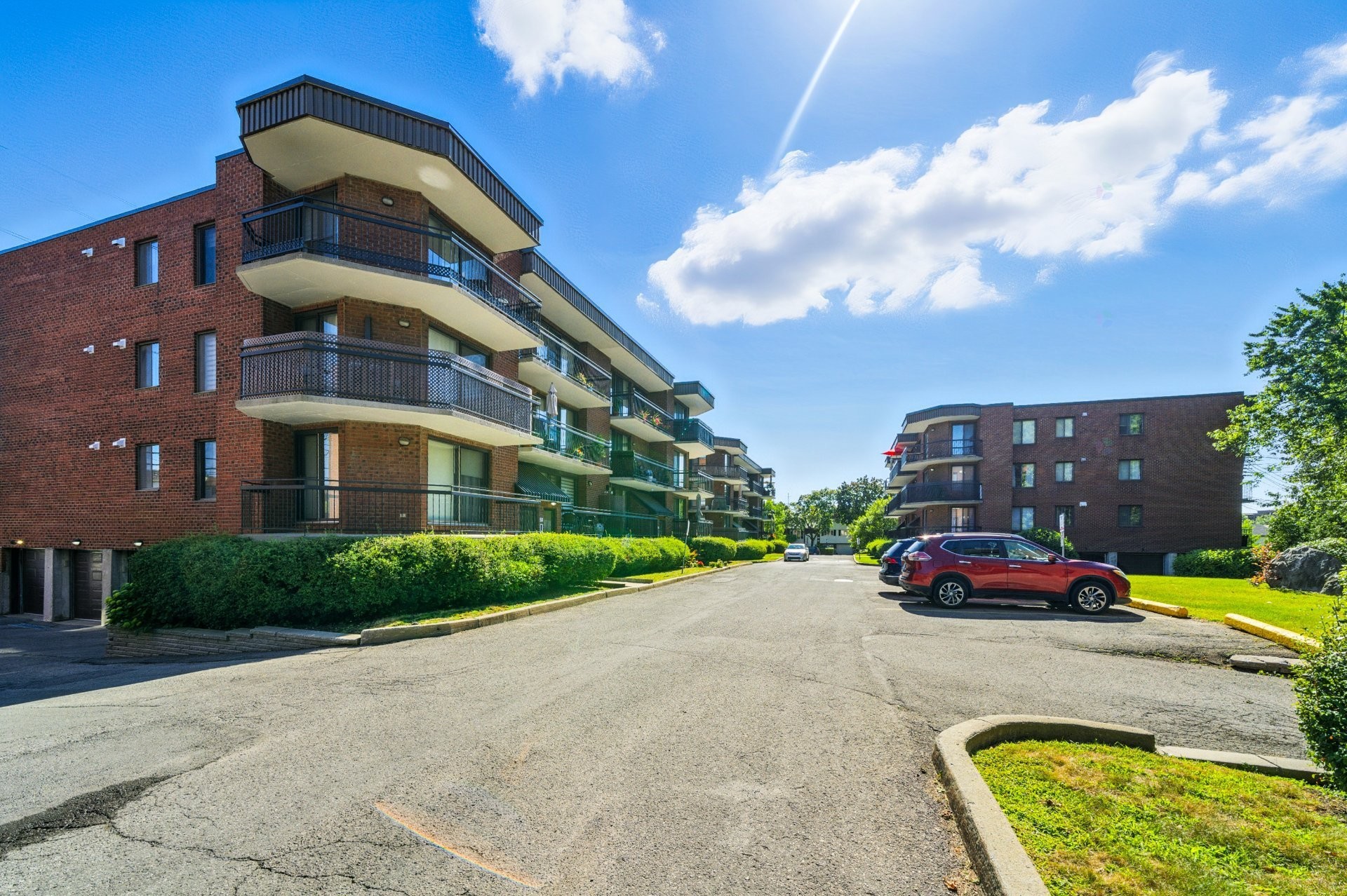 









7241


Av. de l'Alsace

, 102,
Montréal (Anjou),




QC
H1J2K5


