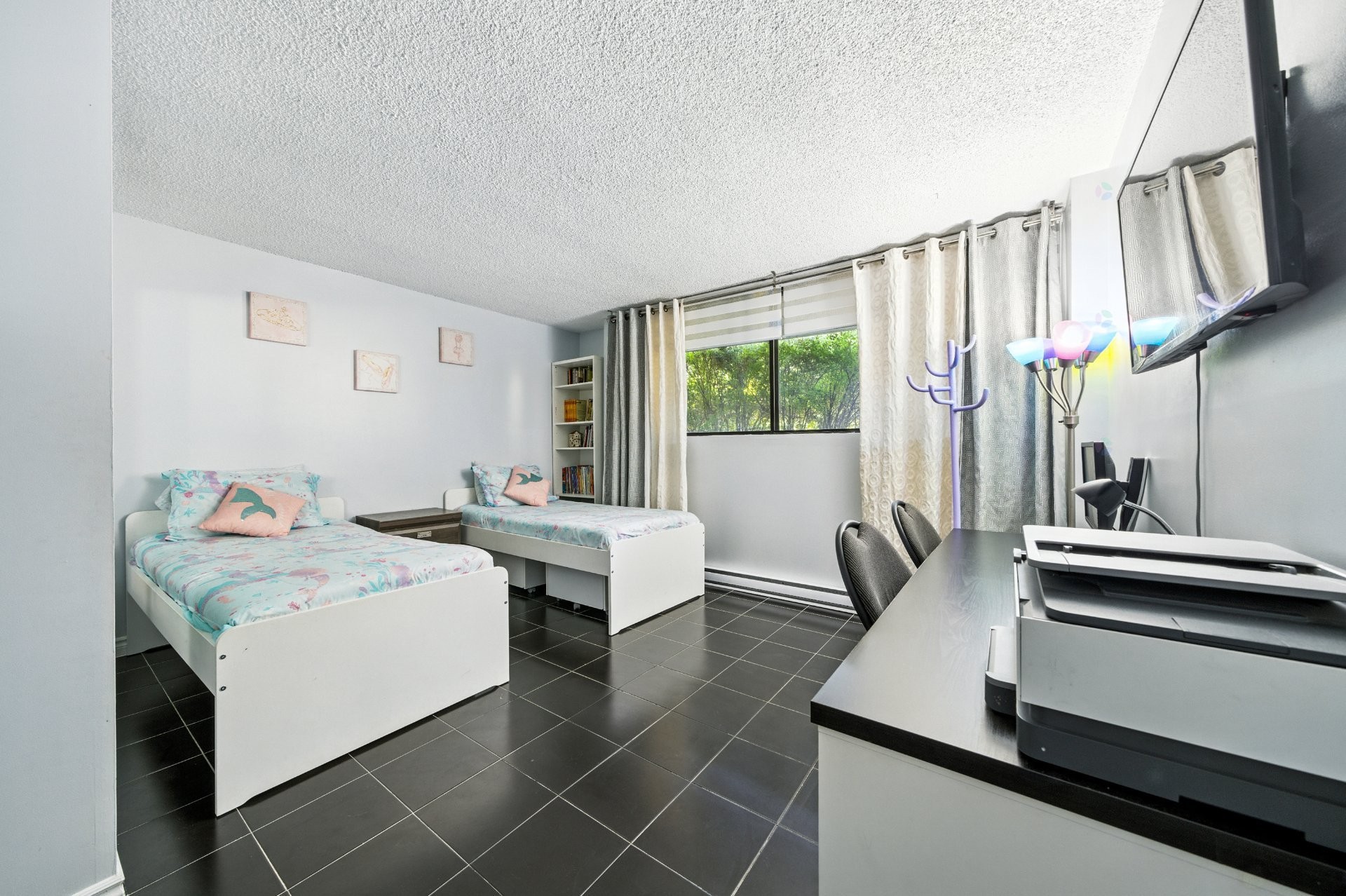 









7241


Av. de l'Alsace

, 102,
Montréal (Anjou),




QC
H1J2K5

