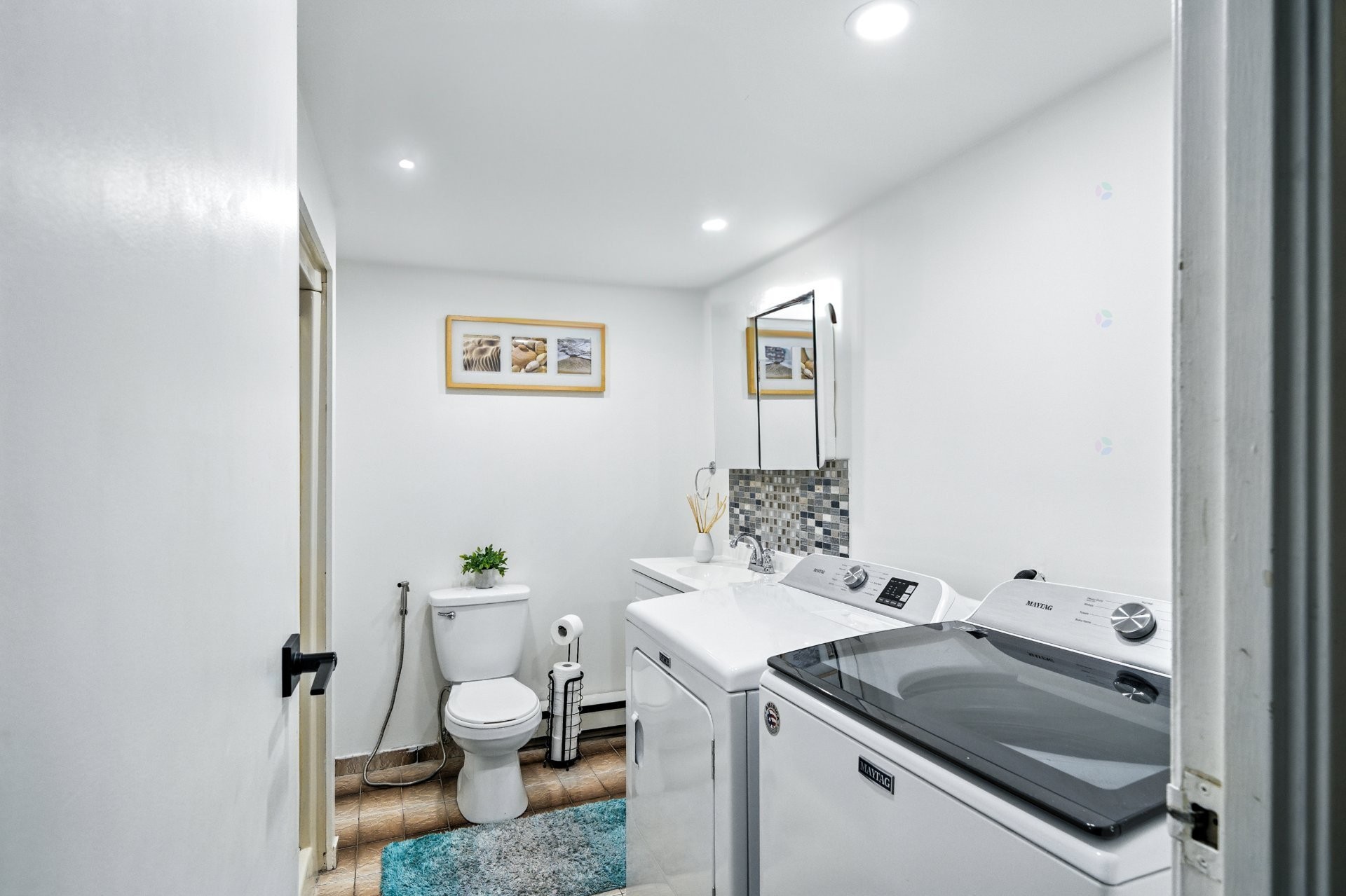 









7241


Av. de l'Alsace

, 102,
Montréal (Anjou),




QC
H1J2K5

