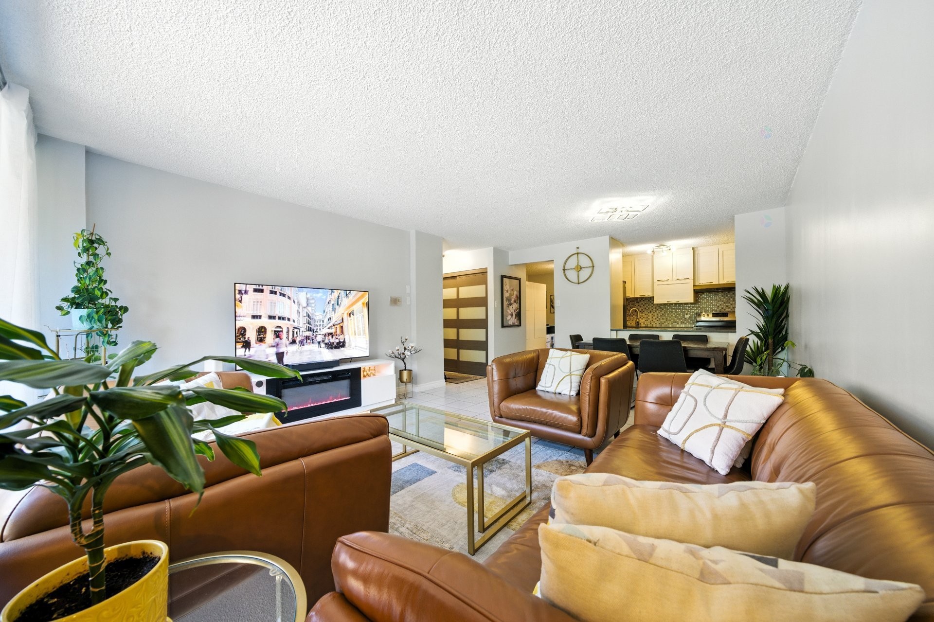 









7241


Av. de l'Alsace

, 102,
Montréal (Anjou),




QC
H1J2K5

