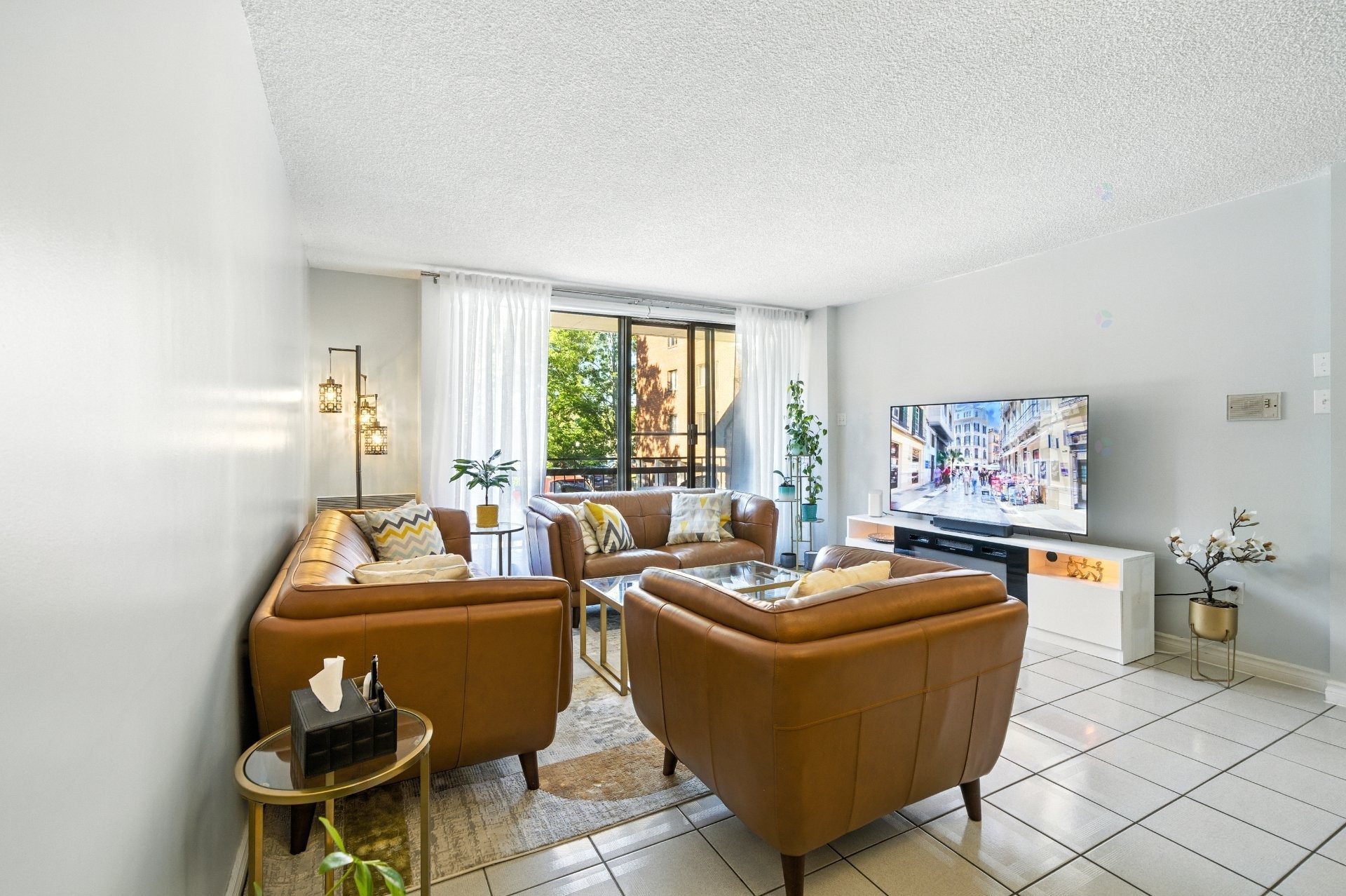 









7241


Av. de l'Alsace

, 102,
Montréal (Anjou),




QC
H1J2K5

