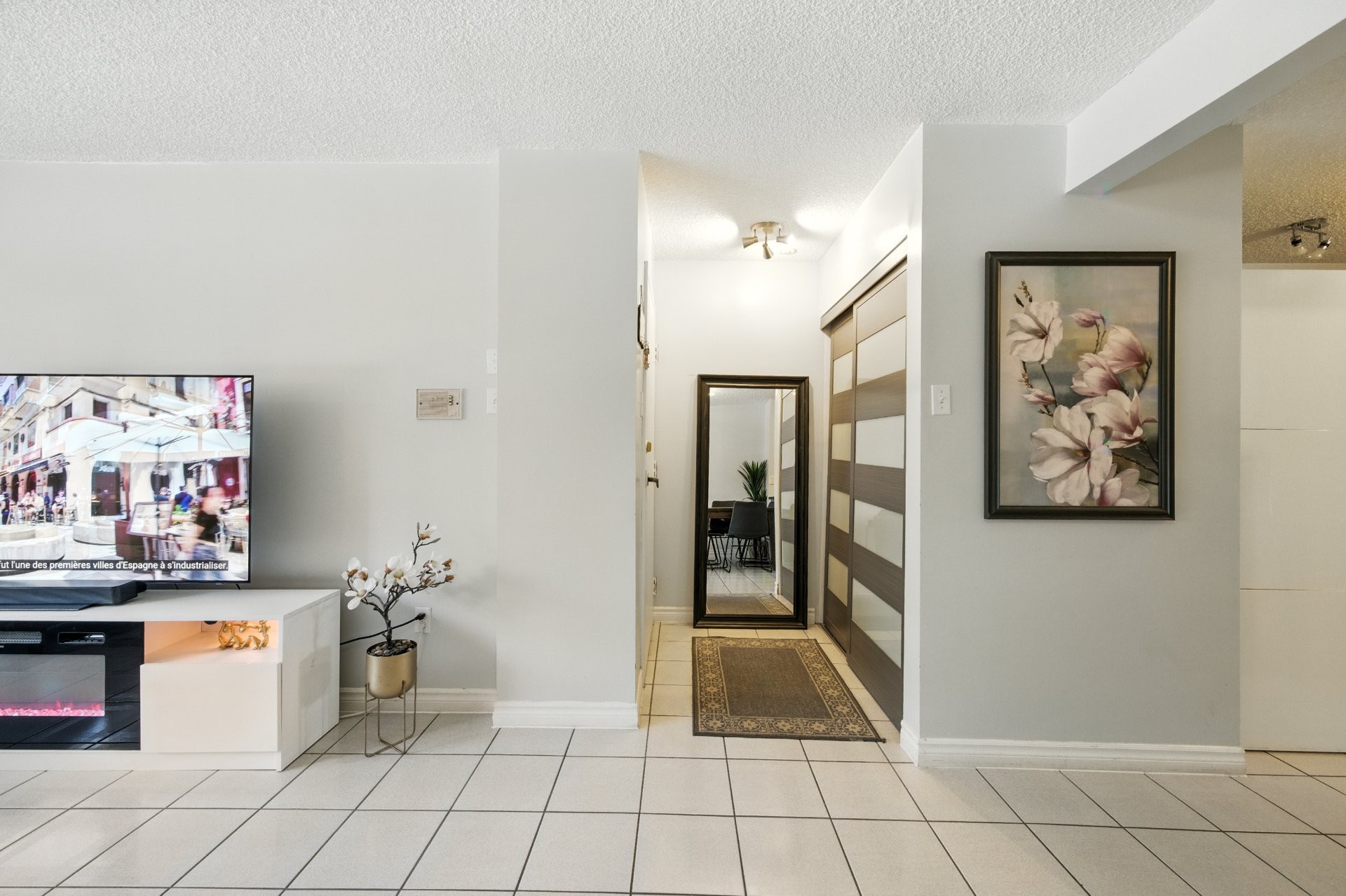 









7241


Av. de l'Alsace

, 102,
Montréal (Anjou),




QC
H1J2K5

