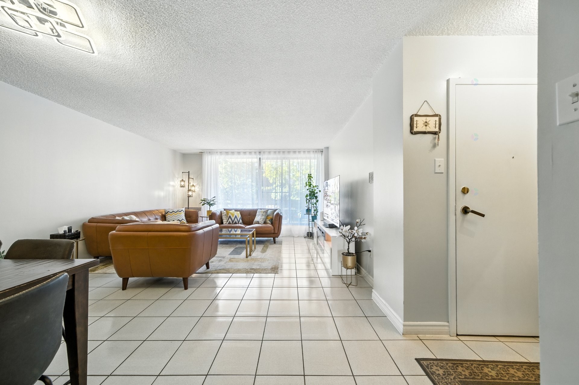 









7241


Av. de l'Alsace

, 102,
Montréal (Anjou),




QC
H1J2K5

